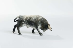 Animales de juguete | Animales de Coleccionismo | Meskebous «BOTINERO»    NUEVO Toro Embistiendo Sardo Capirote Botinero