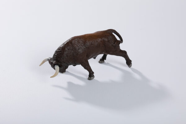 Animales de juguete | Animales de Coleccionismo | Meskebous NUEVO Toro Embistiendo Retinto Bocidorado