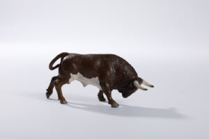 Animales de juguete | Animales de Coleccionismo | Meskebous NUEVO Toro Embistiendo Tostado Bragado Corrido