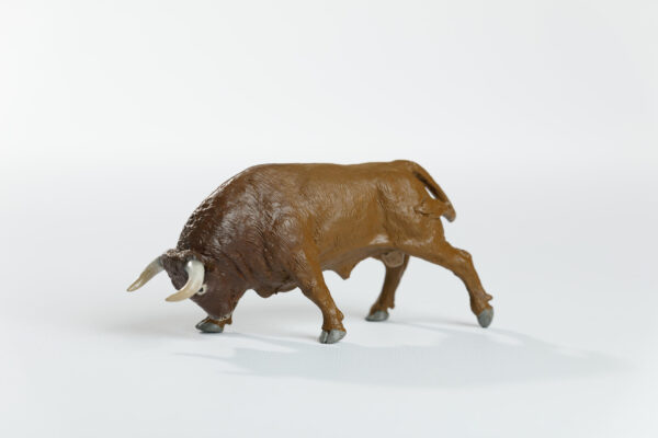 Animales de juguete | Animales de Coleccionismo | Meskebous Toro Embistiendo Colorado Ojo de Perdiz