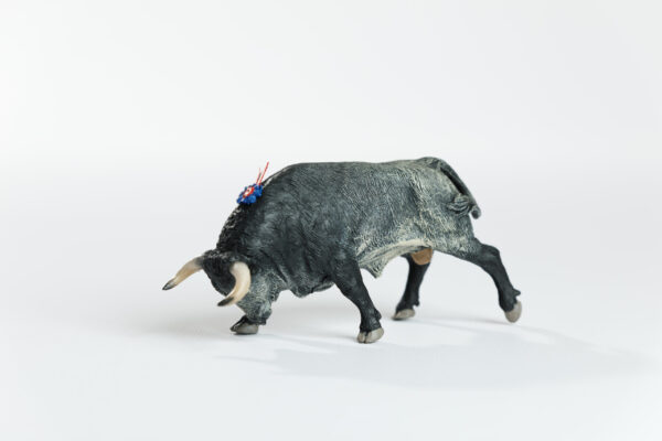 Animales de juguete | Animales de Coleccionismo | Meskebous Toro Embistiendo Cobradiezmos