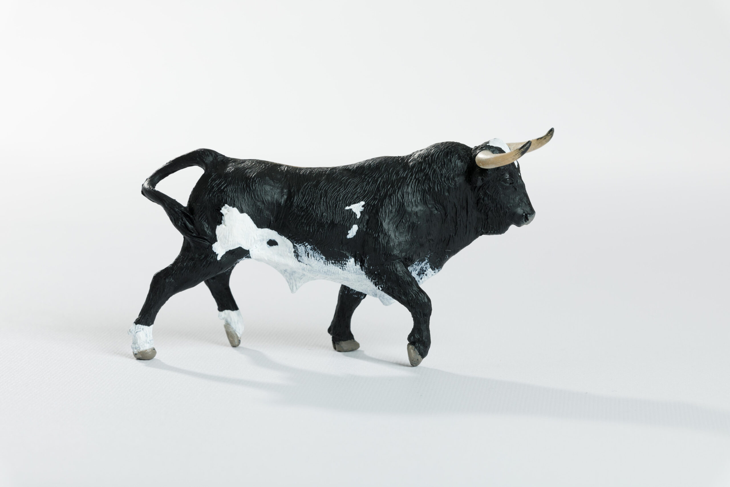 Toro Bravo Ratón - Miniaturas y Juguetes taurinos hechos a mano