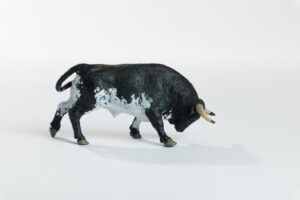 Animales de juguete | Animales de Coleccionismo | Meskebous Toro Embistiendo Burraco