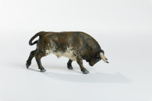 Animales de juguete | Animales de Coleccionismo | Meskebous Toro Embistiendo Colorado Oscuro Bragado