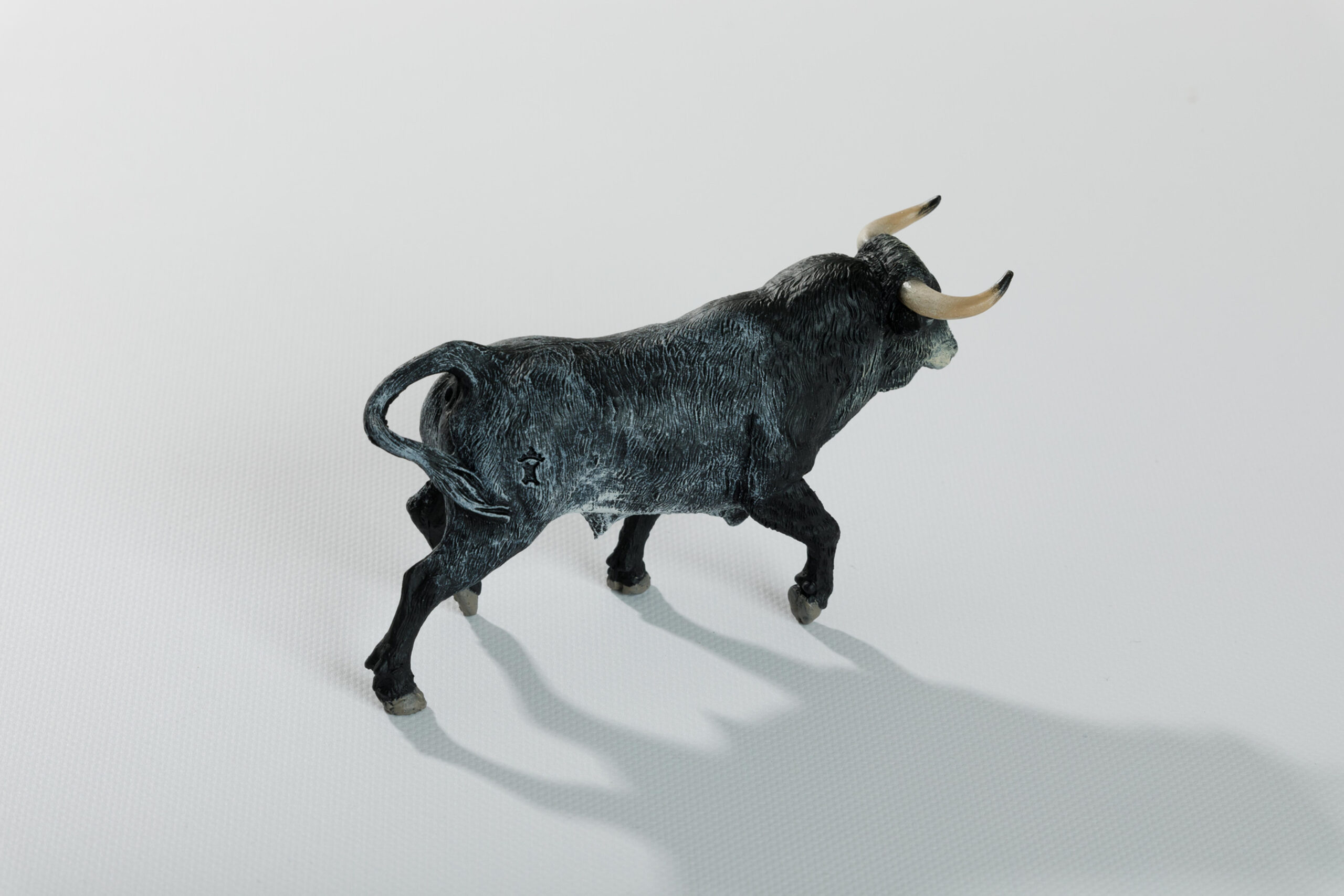 Toro Bravo Ratonero - Miniaturas y Juguetes taurinos hechos a mano