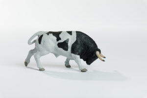 Animales de juguete | Animales de Coleccionismo | Meskebous Toro Embistiendo Berrendo en Negro